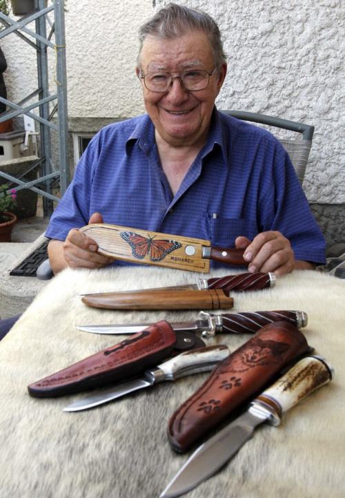 Photos of custom knife maker Charlie Niedermayer in Pine Falls, Manitoba.  Sept 8, 2011 (BORIS MINKEVICH / WINNIPEG FREE PRESS)