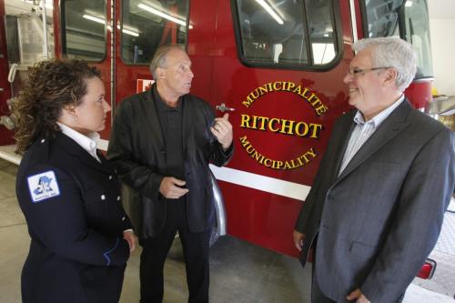 NDP announces that they will build a new ambulance station in Ile des Chenes. L-R Paramedic Association of Manitoba's chairperson Jodi Possia, Ron Lemieux, Greg Selinger  Sept 13, 2011 (BORIS MINKEVICH / WINNIPEG FREE PRESS)