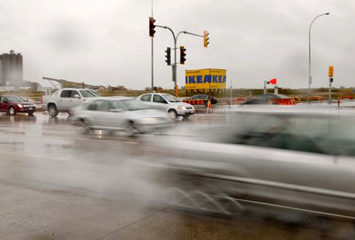 Traffic due to construction of Ikea at the intersection of Kenaston boulevard and Sterling Lyon Parkway in Winnipeg. September 20, 2011. (HADAS PARUSH / WINNIPEG FREE PRESS)