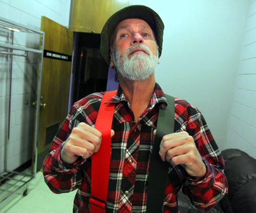 Brandon Sun Author, humourist and duct-tape enthusiast Steve Smith, better known as Red Green, warms up prior to taking the stage at the Centennial Auditorium, Tuesday evening. The handyman, whose show aired for the past 20 years in Canada and the United States, is taking his understated look at life on his first coast-to-coast tour of Canada with over 40 performances through November. (Colin Corneau/Brandon Sun)