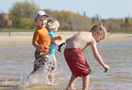 Three year old Owen Eisbrebber (hat) and his friends Jordyn Prudhomme- 3yrs and Matthew Prudhomme - 4 yrs, splash into the refreshing cool water  at Birds Hill Park Wednesday as the unseasonal warm fall weather continues.   See story by Melissa Martin  Oct 05, 2011 Ruth Bonneville  Winnipeg Free Press Ruth Bonneville  Winnipeg Free Press
