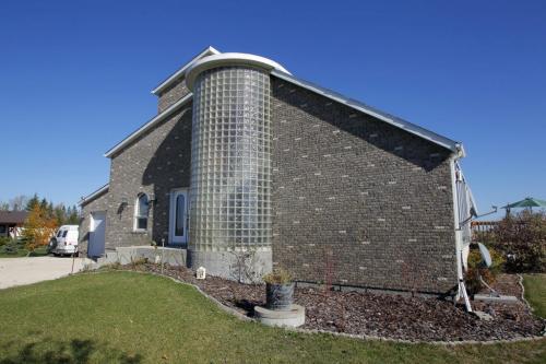 RESALE HOMES - 46 Ramblewood Drive. Deb Hirsch listing.  Oct. 11, 2011 (BORIS MINKEVICH / WINNIPEG FREE PRESS)