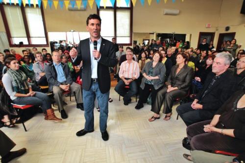 Paul Dewar running for the leadership of the Federal NDP made a stop in Winnipeg's Point Douglas area for a town hall campaign stop.  111013 Mike Deal / Winnipeg Free Press