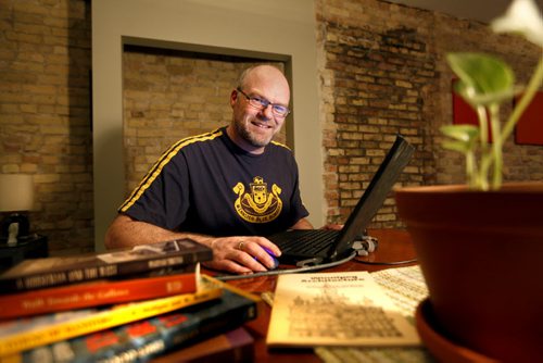 West End Dumplings blogger, Christian Cassidy writes at home on his laptop. See Dave Connor's story on Bloggers Oct 19,2011 (Ruth Bonneville /  Winnipeg Free Press)