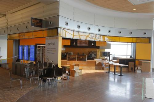 NEW AIRPORT TOUR.  Oct. 25, 2011 (BORIS MINKEVICH / WINNIPEG FREE PRESS) James Richardson International Airport.