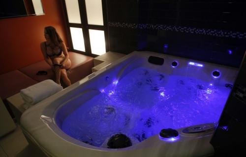 Aquarius bath-house, Hot Tub Theme Room. No names but couple was happy to show faces. Oct. 31, 2011 (BORIS MINKEVICH / WINNIPEG FREE PRESS)