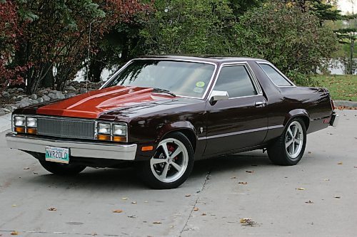 BORIS MINKEVICH / WINNIPEG FREE PRESS  061001 CLASSIC CARS- 1980 Ford Fairmont Futura.