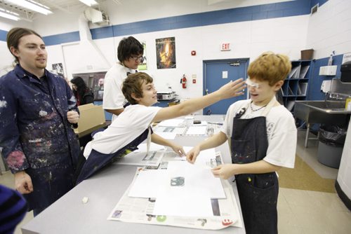 Grade 7 Windsor School students Quinn (left) and Griffin goof around as they work on silk screening in the Graphic Arts shop class at Darwin School Monay.  This is the first year that the students are given the independance of their own lockers, moving to different rooms between classes and taking the transit bus on their own to name a few.  See 2017 project, Carolin Vesley and Doug Speirs Nov 10,2011 (Ruth Bonneville /  Winnipeg Free Press)