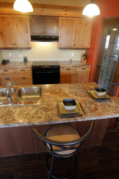 RESALE HOMES - 96 Appletree Crescent.  Bridgewater Forest. November 15, 2011 (BORIS MINKEVICH/ WINNIPEG FREE PRESS)