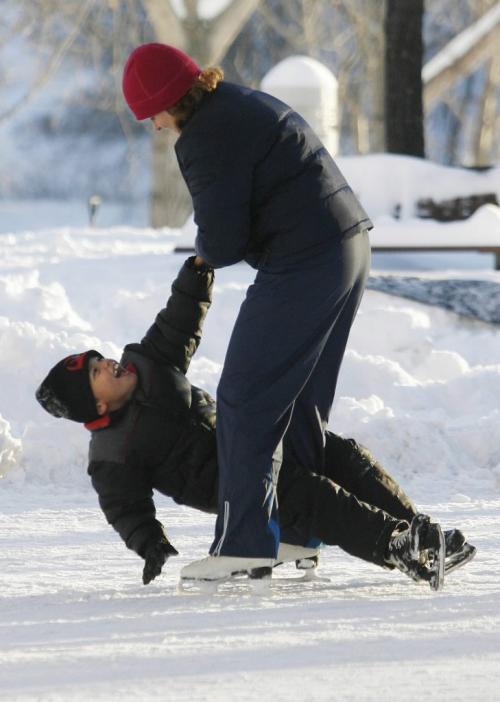 John Woods / Winnipeg Free Press / Dec 31, 2006 - 0611231  - Julian Morse gets a skating lesson from his mother Lisa as part of the festivities at the Forks on New Years Eve Sunday Dec 31/06.