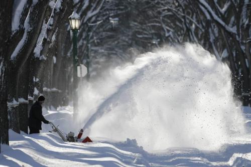 John Woods / Winnipeg Free Press / December 31, 2006 - 061231 - Winnipeggers woke up to 27cm of snow Saturday December 31/06.  A man snowblows in River Heights area