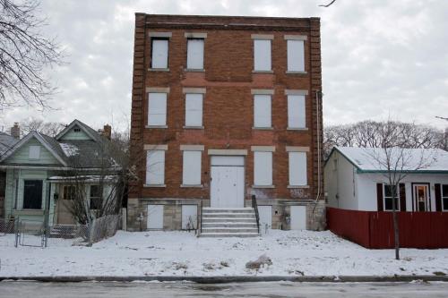 614 Simcoe Street.   November 29, 2011 (BORIS MINKEVICH/ WINNIPEG FREE PRESS)