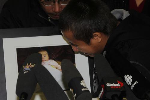Press Conference at the AMC for baby death. Drianna Ross was two months old and from God's Lake Narrows First Nation. She died at a community nursing station on Saturday. In photo Paul Ross breaks down after telling the media that his daughter Drianna Ross died in his arms.  November 29, 2011 (BORIS MINKEVICH/ WINNIPEG FREE PRESS)