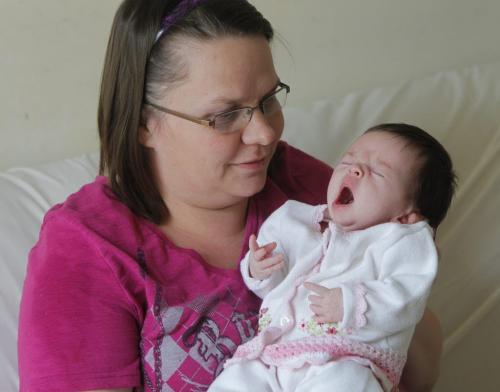 MONEY MATTERS - Mevanie Caners with her 3 week old daughter Leah Markham pose for a photo. November 30, 2011(BORIS MINKEVICH / WINNIPEG FREE PRESS)