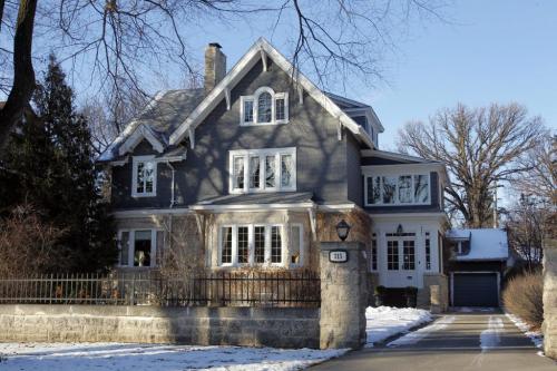 SOLD HOME - 315 Dromore. December 5, 2011(BORIS MINKEVICH / WINNIPEG FREE PRESS)