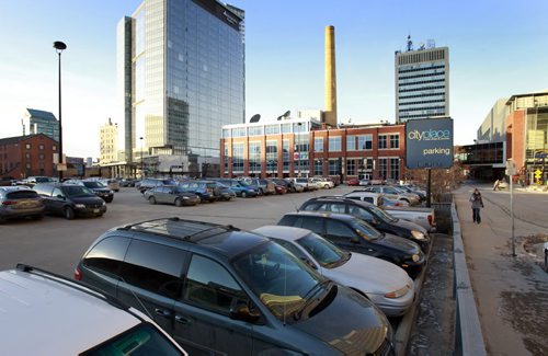 The surface parking lot south of Graham Ave. between Hargrave St. and Carlton St. for City Place. - for Murray McNeill story on mpis proposal for redevelopment.  (WAYNE GLOWACKI/WINNIPEG FREE PRESS) Winnipeg Free Press Dec. 9 2011