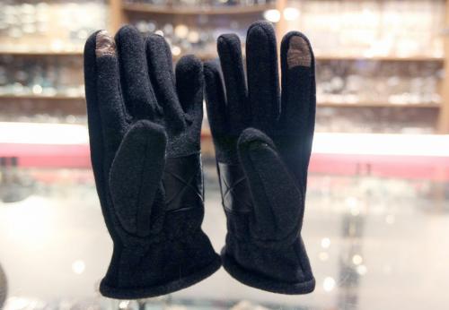 Mens Iphone gloves 79% wool $38.00 at Silver Lotus 111 Osborne Street-See Connie Tomato story December 14, 2011   (JOE BRYKSA / WINNIPEG FREE PRESS