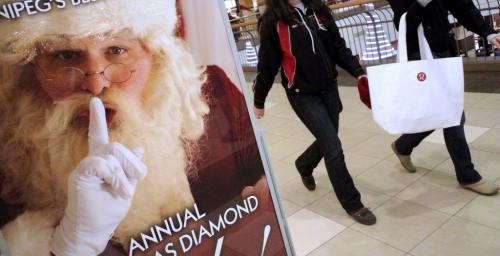 Polo Park Shopping Centre was packed with shoppers Wednesday night with only a few days left of gift buying before Christmas Day. 111221 - Wednesday, December 21, 2011 -  (MIKE DEAL / WINNIPEG FREE PRESS)
my2011poy
