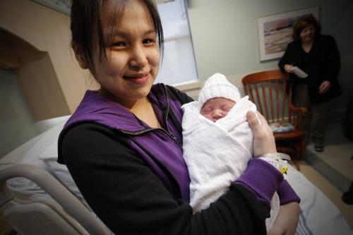 January 1, 2012 - 120101  - Anne Rose Aulatjut holds her baby Noah Nicholas Nehemiah at the Women's Hospital at HSC Sunday, January 1, 2012. Baby Noah is Winnipeg's New Year Baby. John Woods / Winnipeg Free Press
