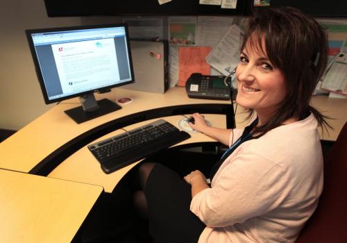 Manitobans now have access to a free Dial-A-Dietitian service, where they can call a registered dietitian for advice- Coralee Hill answers calls from the provincial call centre located at the Misericordia Health Centre.  See Shamona Harnett story January 05, 2012   (JOE BRYKSA / WINNIPEG FREE PRESS)
