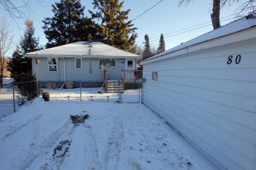 HOMES FOR SALE - 80 Wildwood. January 9, 2012 BORIS MINKEVICH / WINNIPEG FREE PRESS