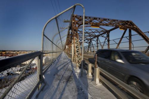 Vehicles make their way south bound over the Arlington Street Bridge Thursday afternoon. See Bridge Pics Jan 19, 2012 (Ruth Bonneville /  Winnipeg Free Press)