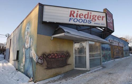 Riediger's  Foods  ,supermarket closes  at 188 Isabel St for  Inner- City  Food Desert - Melissa  Martin story - KEN GIGLIOTTI /  WINNIPEG FREE PRESS /  Jan. 20 2012