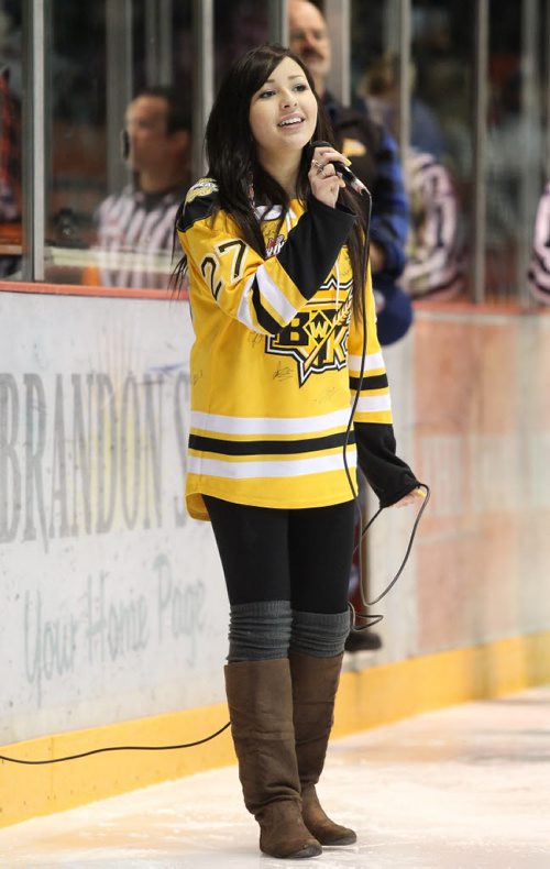 Brandon Sun 21012012 Singer/songwriter and Aboriginal Peoples Choice Music Awards winner Ali Fontaine sings the national anthem prior to the Brandon Wheat Kings match against the Kootenay Ice at Westman Place on Saturday evening. (Tim Smith/Brandon Sun)