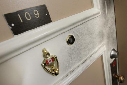 January 22, 2012 - 120122  -  On Sunday January 22, 2012 the finger printed door of an 88 year old woman who was a victim of a home invasion in her seniors apartment complex of Henderson. John Woods / Winnipeg Free Press