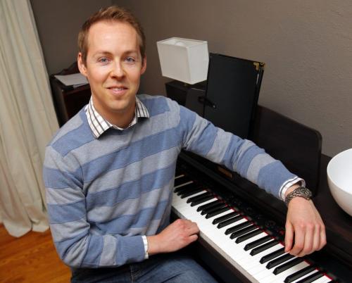 Winnipeg Idols - Jereme Wall poses for a photo. He is a singer. January 22, 2012 BORIS MINKEVICH / WINNIPEG FREE PRESS