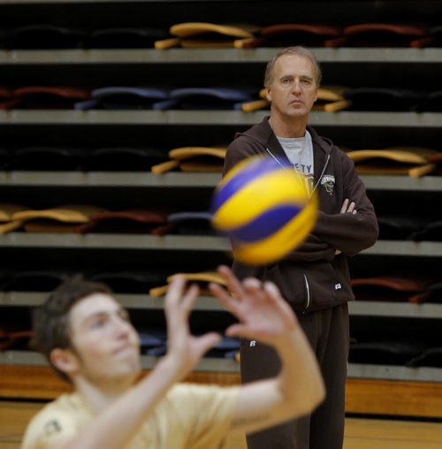 University of Manitoba mens volleyball coach Garth Pischke in practice. January 26, 2012 BORIS MINKEVICH / WINNIPEG FREE PRESS