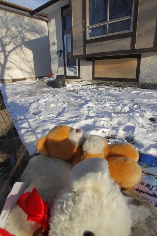 11 Woodlark where fatal fire was. January 27, 2012 BORIS MINKEVICH / WINNIPEG FREE PRESS