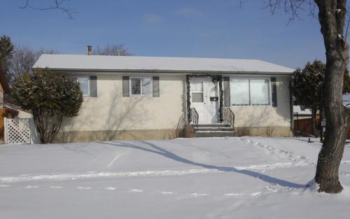 SOLD HOMES - 107 Dowling Ave. E. January 31, 2012 BORIS MINKEVICH / WINNIPEG FREE PRESS