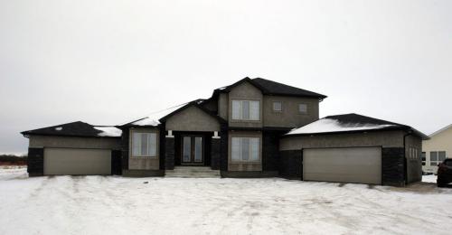 HOMES - 1307 Charleswood Road. Exterior looking from the driveway. REPORTER: Todd Lewys  February 6, 2012 BORIS MINKEVICH / WINNIPEG FREE PRESS