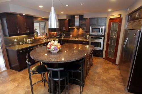 HOMES - 1307 Charleswood Road. Kitchen. REPORTER: Todd Lewys  February 6, 2012 BORIS MINKEVICH / WINNIPEG FREE PRESS