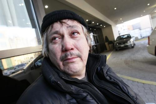 February 14, 2012 - 120214  -  Eli Mandamin weeps as he talks about his son Wahb Mandamin, 18, who was killed at Canad Inn Polo Park early Tuesday morning February 14, 2012.    John Woods / Winnipeg Free Press. Son's Full name is Wahbishhkanacot (Wahb) Eli Mandamin Jr. Winnipeg's 4th homicide.