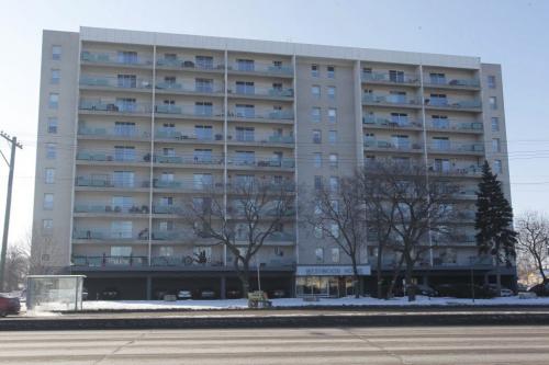 Sold homes -3200 Portage Ave. February 15, 2012  BORIS MINKEVICH / WINNIPEG FREE PRESS