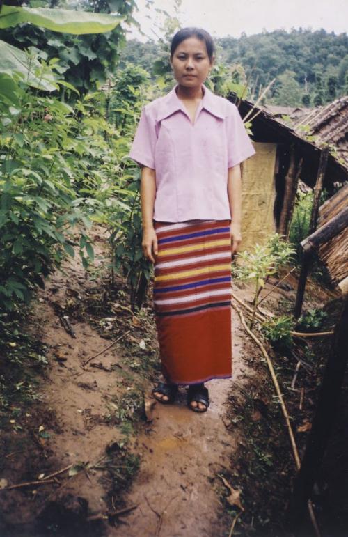 BUrmese family - K'dah Ra Wah (mother of Blessing Saw)- for Lindor Reynolds story winnipeg free press