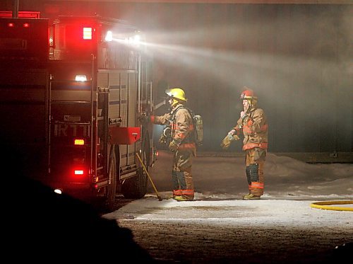 BORIS MINKEVICH / WINNIPEG FREE PRESS  070124 Fire at a cardboard plant on Lowson Cres.