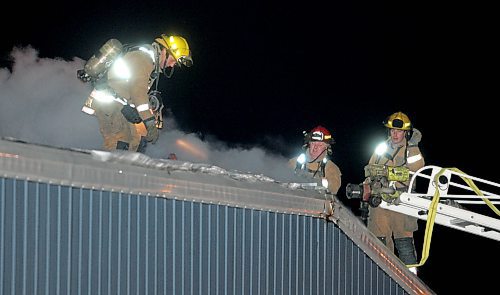 BORIS MINKEVICH / WINNIPEG FREE PRESS  070124 Fire fighters on top of the roof of a cardboard company on Lowson Cres.