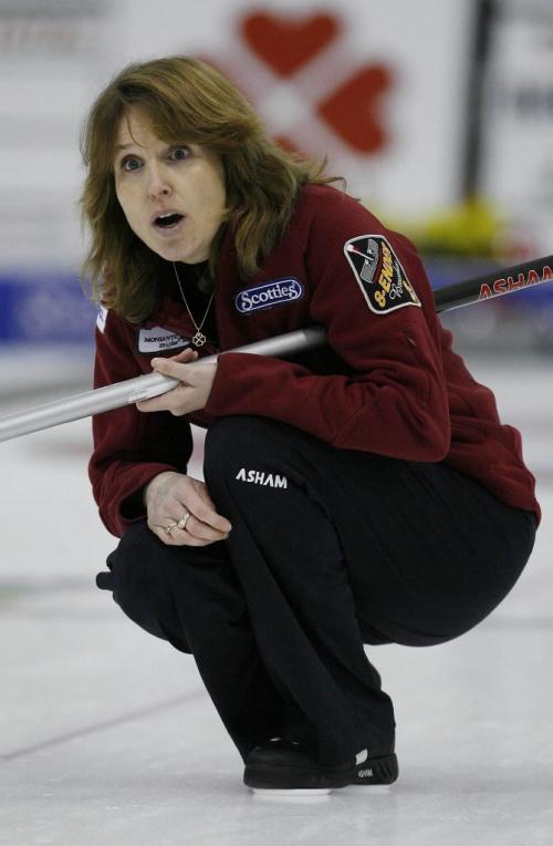 John Woods / Winnipeg Free Press / January 29/07 - 070129  - Darcy Robertson reacts to her shot in the final of the Scotties Tournament of Hearts in Morris Sunday, Jan 28/07.   Jones defeated Robertson 9-6.