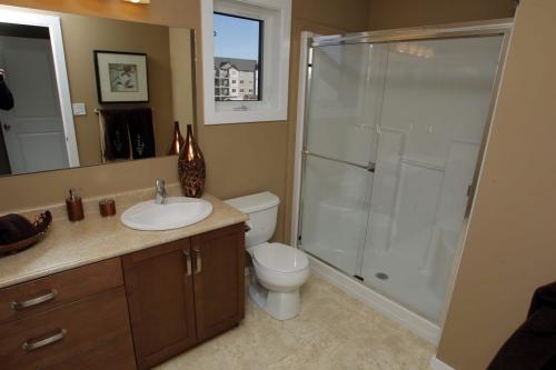 SHOW HOME - 64 Shady Shores Drive in Waterside Estates. Master Ensuite. Kensington Homes.  March 13, 2012  BORIS MINKEVICH / WINNIPEG FREE PRESS