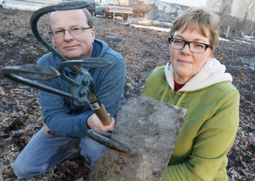 March 13, 2012 - 120313  -  Linda Postma and Rob Visser are photographed in their shared garden Tuesday, March 13, 2012.    John Woods / Winnipeg Free Press  Re: Green Page