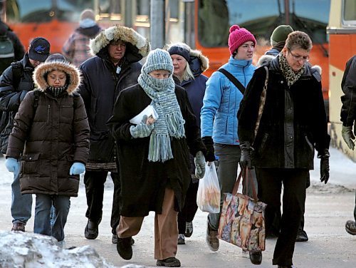 BORIS MINKEVICH / WINNIPEG FREE PRESS  070131 Cold people in downtown Winnipeg by the Bay.