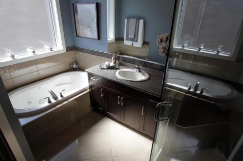 HOMES - 26 Cypress Ridge in South Pointe. Bathroom off master bedroom. A&S Homes. March 22, 2012  BORIS MINKEVICH / WINNIPEG FREE PRESS