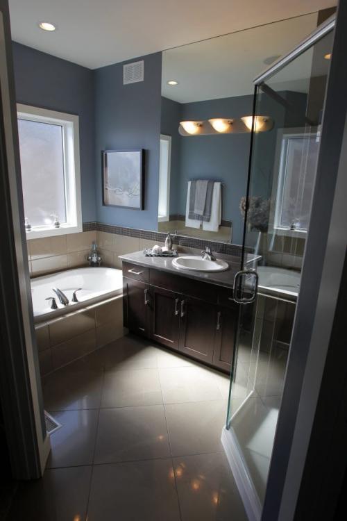 HOMES - 26 Cypress Ridge in South Pointe. Bathroom off master bedroom. A&S Homes. March 22, 2012  BORIS MINKEVICH / WINNIPEG FREE PRESS