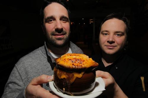 Kraft Dinner is turning 75! le Garage Restaurant & Lounge serves up a mean mac and cheese and pulled pork. Owner Ray Beaudry and chef Darryl Riddle pose with the delight.. March 27, 2012  BORIS MINKEVICH / WINNIPEG FREE PRESS