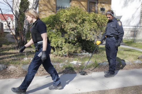 Murder scene in the 600 block of Maryland. April 6, 2012  BORIS MINKEVICH / WINNIPEG FREE PRESS