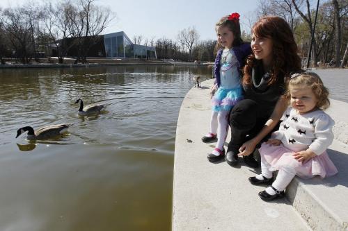 April 20, 2012 - 120420  -  Nikki Einfeld, star of the Manitoba Opera production Daughter of the Regiment, feeds ducks with her daughters Kira (17months) and Sienna (4) at the duckpond at Assiniboine Park Friday April 20, 2012. for My Winnipeg story   John Woods / Winnipeg Free Press