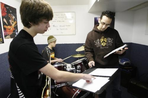 John Woods / Winnipeg Free Press / February  3 2007 - 070203  - Ezra Eskin (R), an instructor at Spirit Music, goes over some music with Jared Kist (14) and Eric Brommell (14) prior to the rock band class Saturday  Feb 3/07.